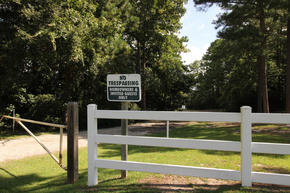 entrance to community boat ramp park