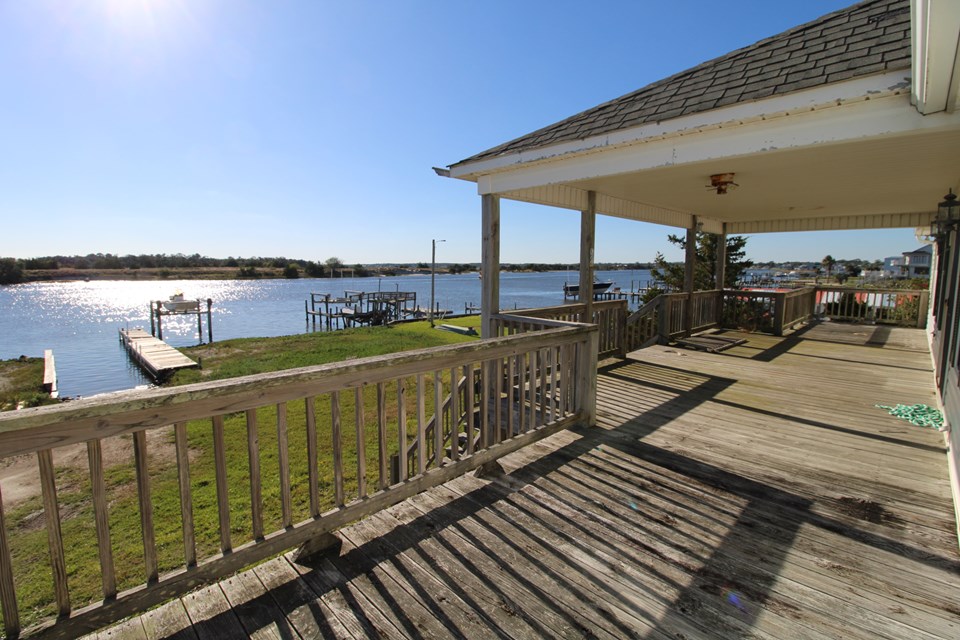 deck overlooks intracoastal waterway watch the boats come and go! fish from your dock, or go out for clams, scallops and oysters! all right outside your back door.