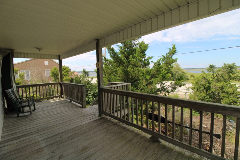 covered front deck overlooks white oak river. trim the cedar trees for a better view!