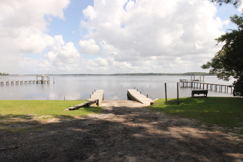 community boat ramp and day docking