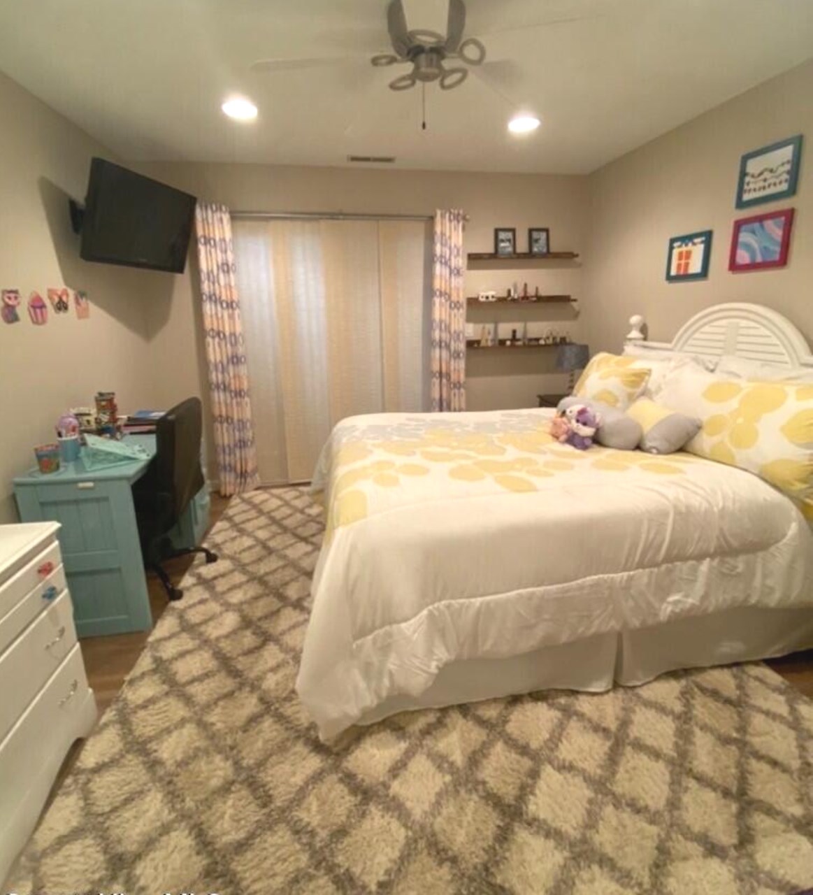 2nd bedroom