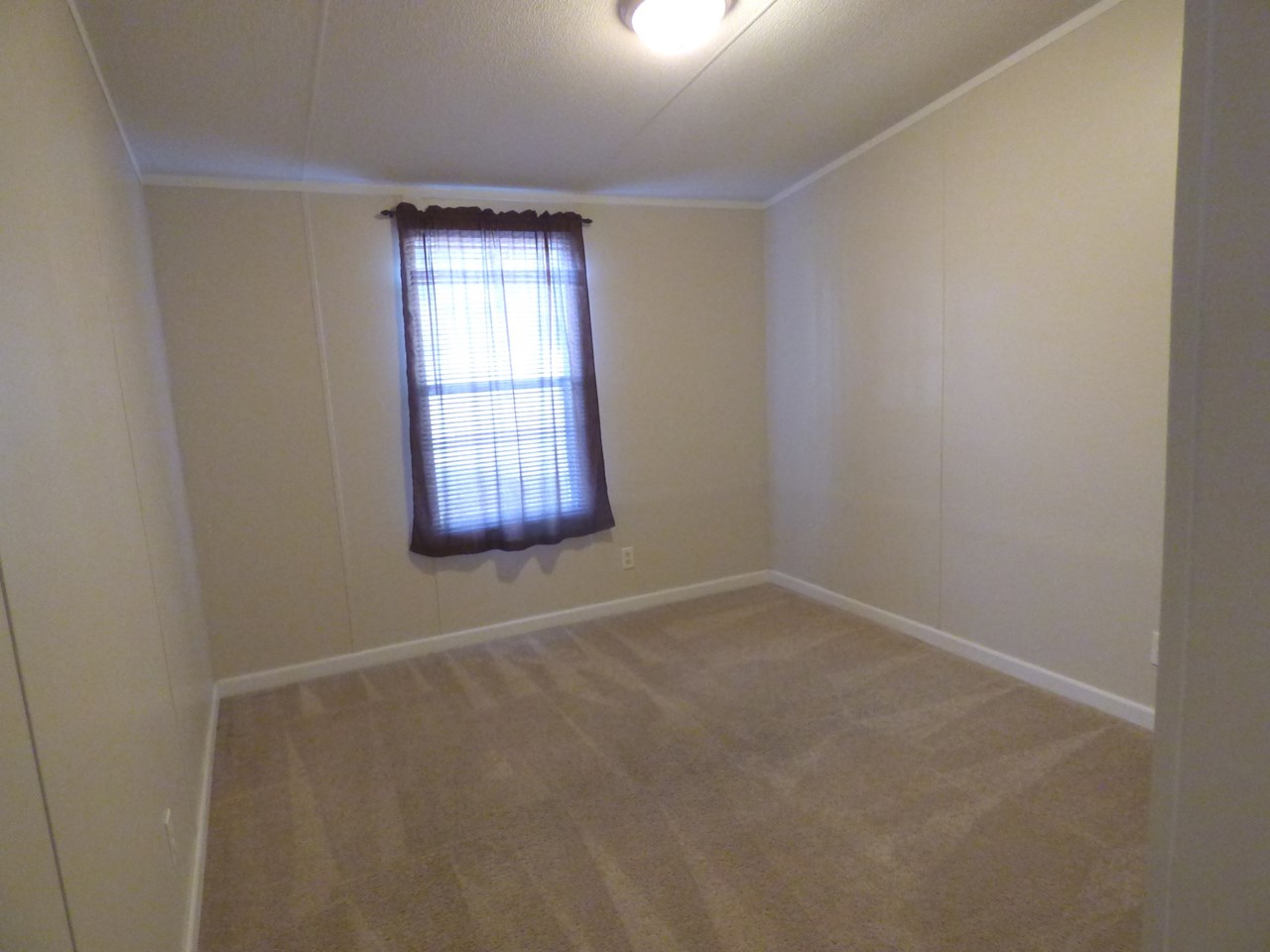 bedroom 2 approx measurements 10'5 x 9'6