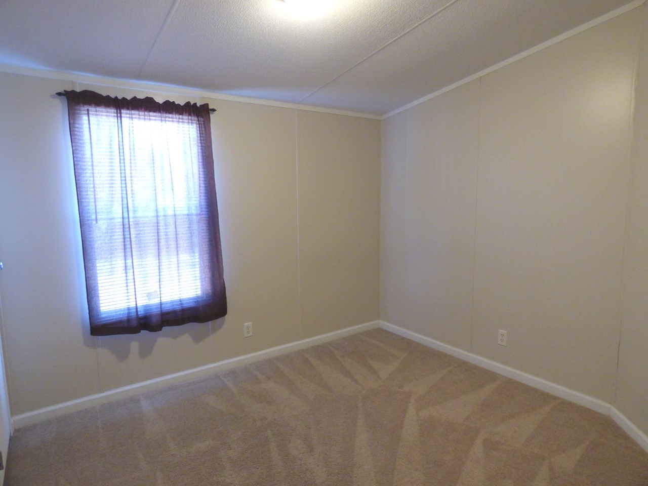 bedroom 3 approx measurements 10' x 9'4