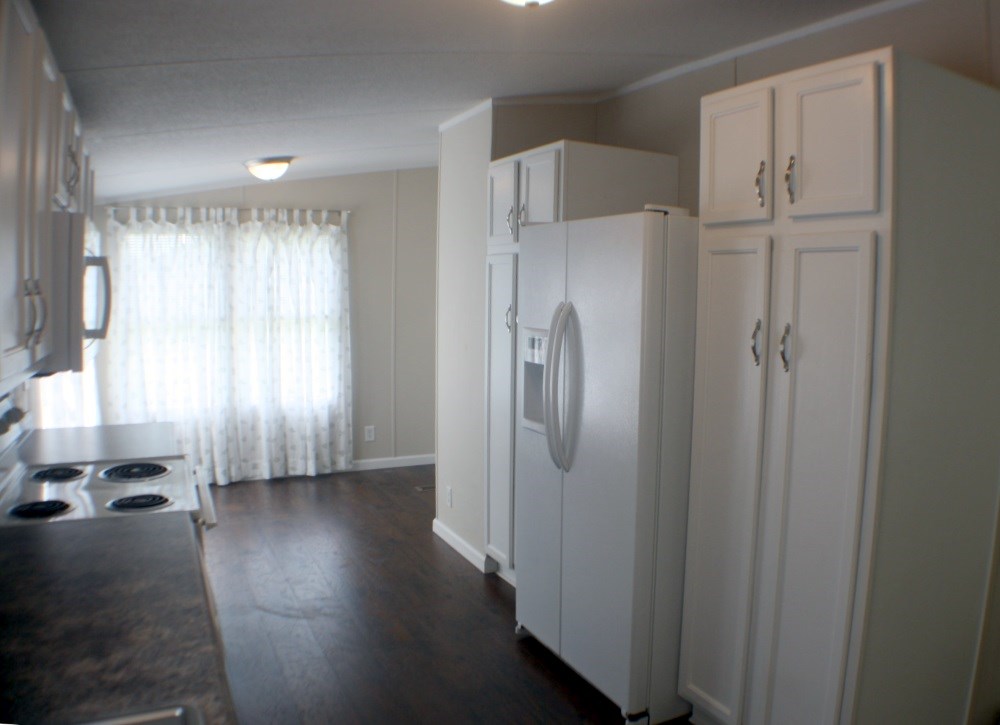 also has side-by-side refrigerator