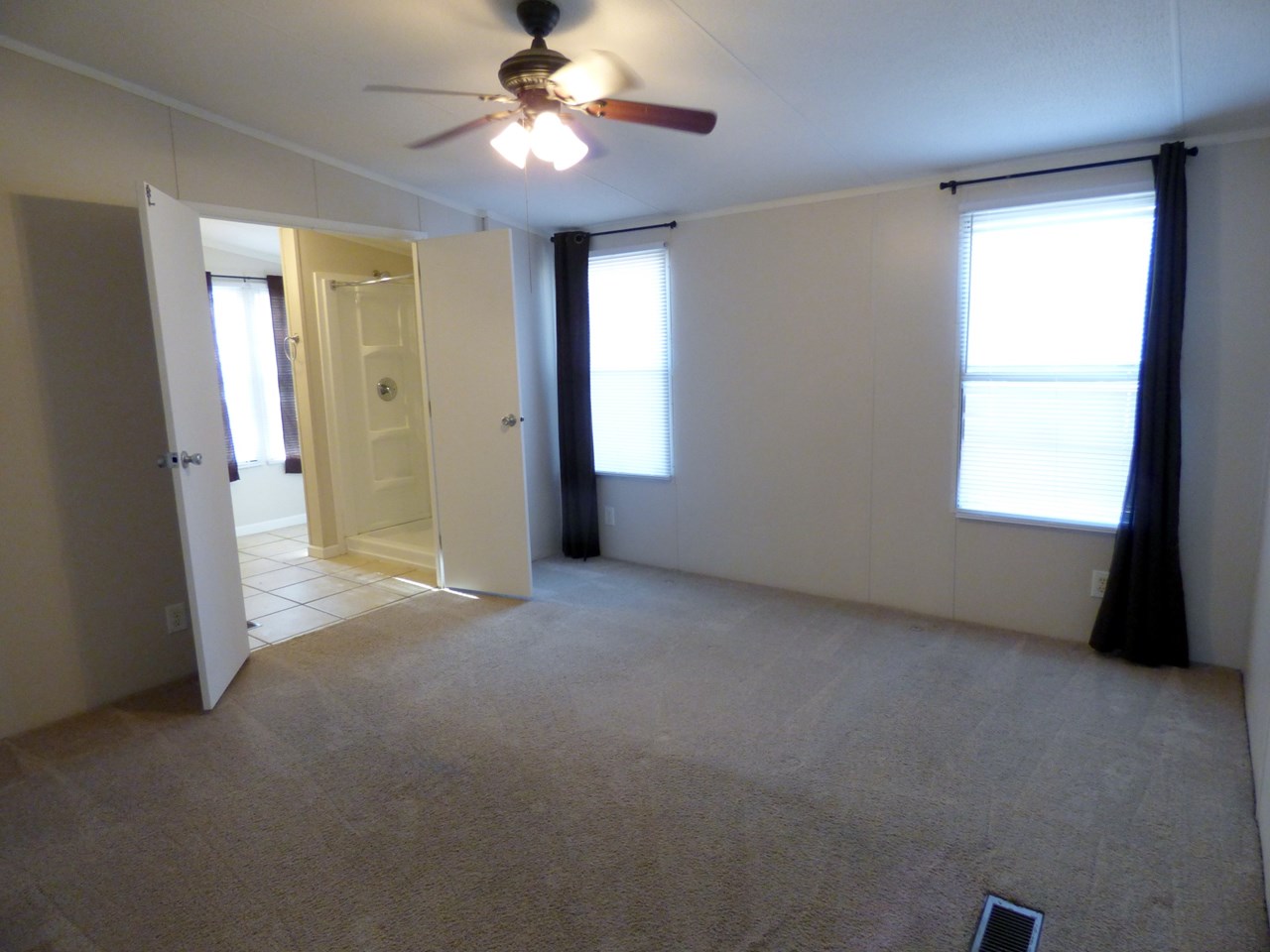 master bedroom approx measurements 13' x 12'4